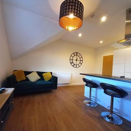 Roomy Penthouse 2 Double Bed Apartment - Spacious - Central Beeston - Free Secure Parking - นอตติงแฮม ภายนอก รูปภาพ