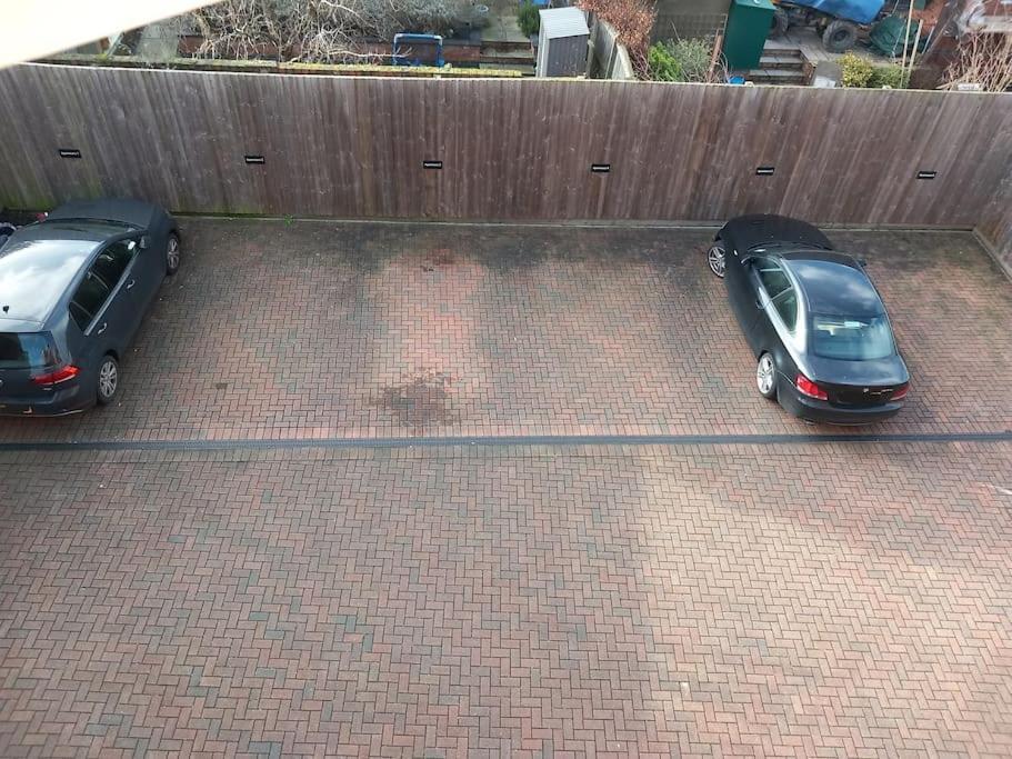 Roomy Penthouse 2 Double Bed Apartment - Spacious - Central Beeston - Free Secure Parking - นอตติงแฮม ภายนอก รูปภาพ